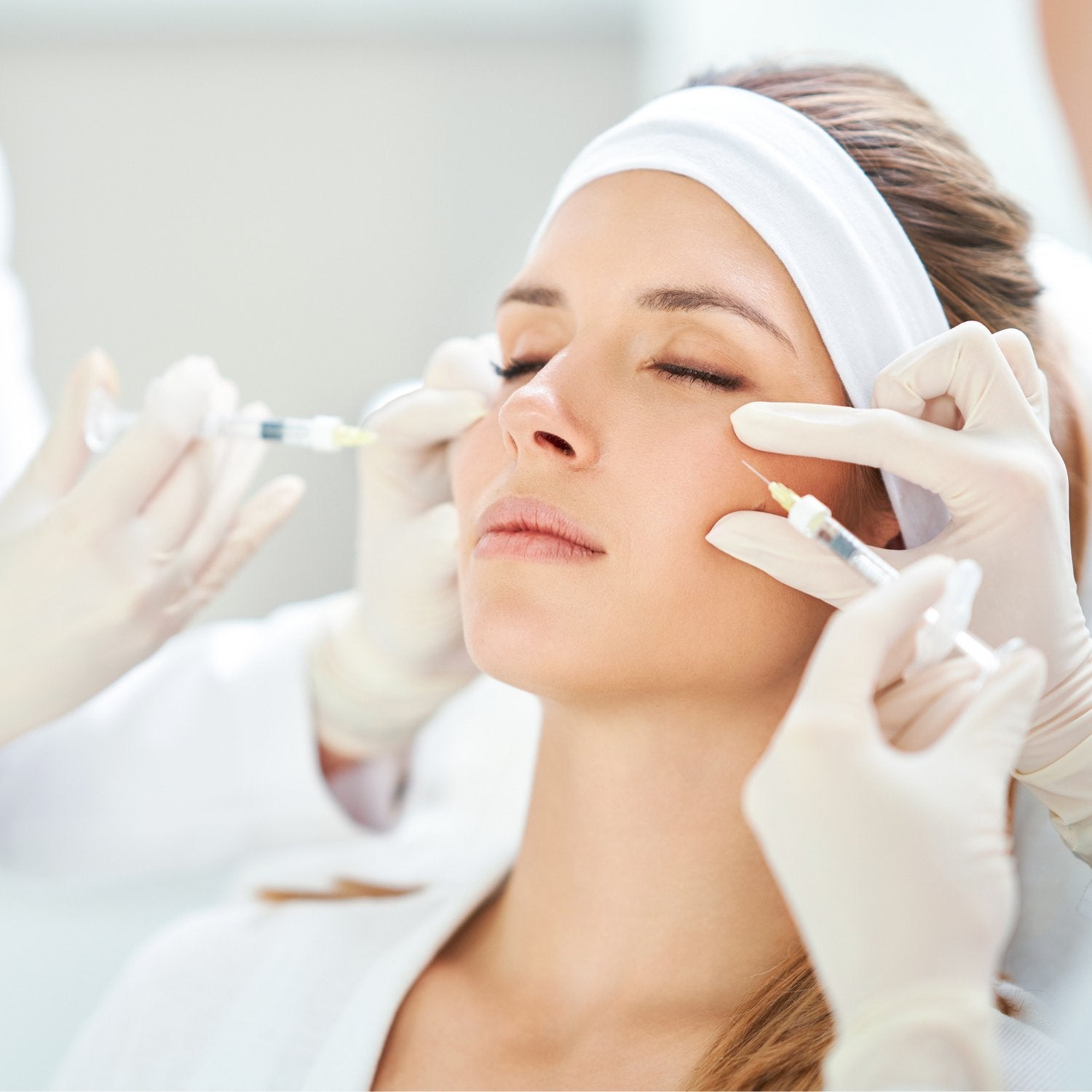 The Crucial Role of Directional Lighting in Medical Aesthetics Procedures - CosmoGloⓇ