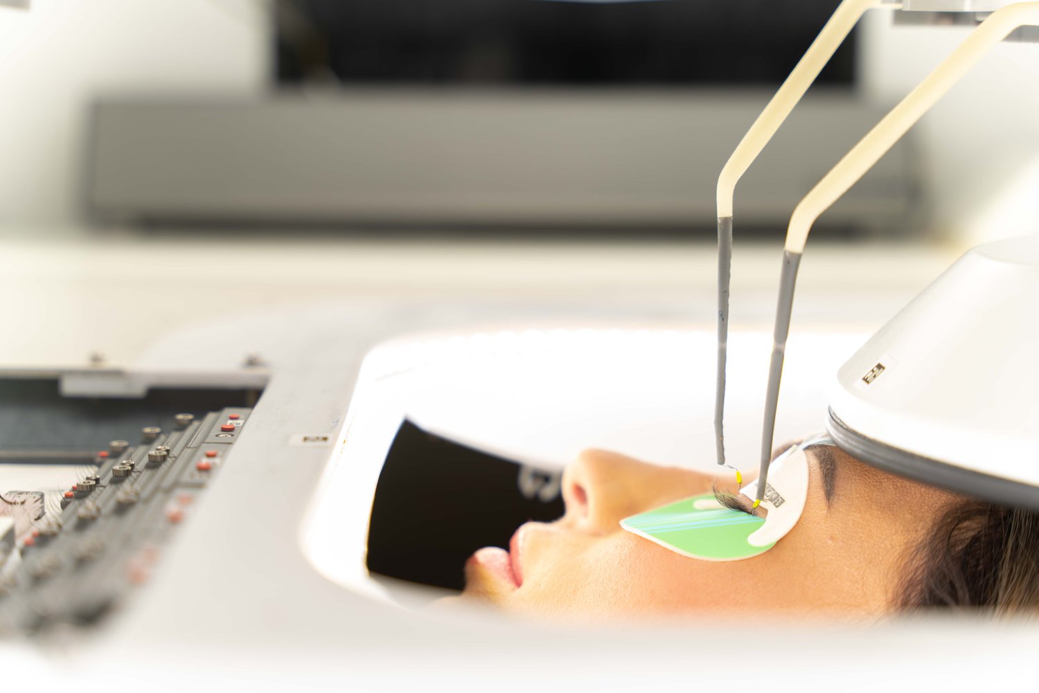 LUUM: The Future of Eyelash Extensions or a Beauty Revolution in the Making?