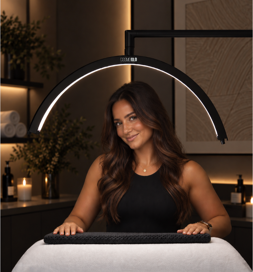 7 Reasons Permanent Makeup Artists Need CosmoGlo Lighting